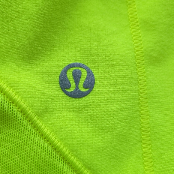 🍋Like New Lululemon Hotty Hot Short II *Long 4" - Picture 9 of 11